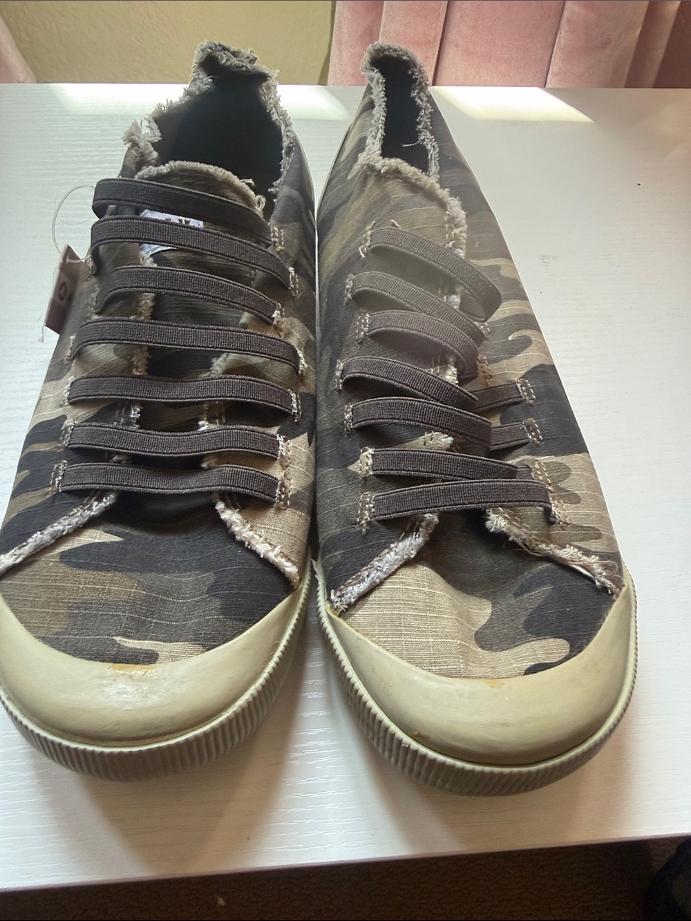 New Air walk Camo sneakers size 9 1/2
